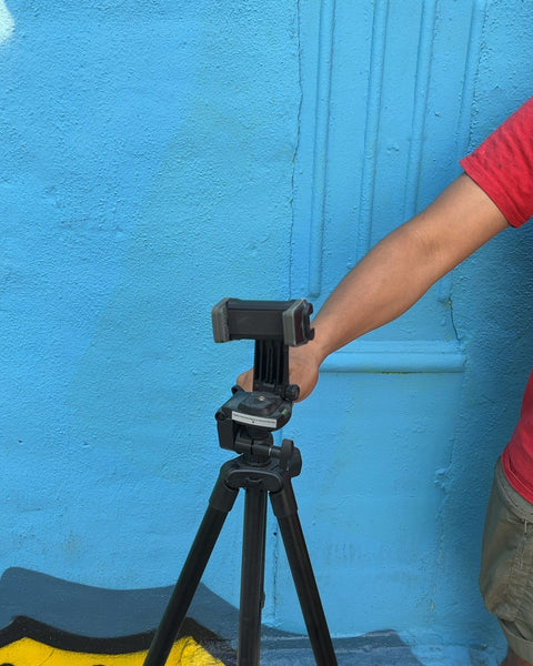 Lightweight Aluminium Tripod Stand That Will Work For Both Your Phone & Camera