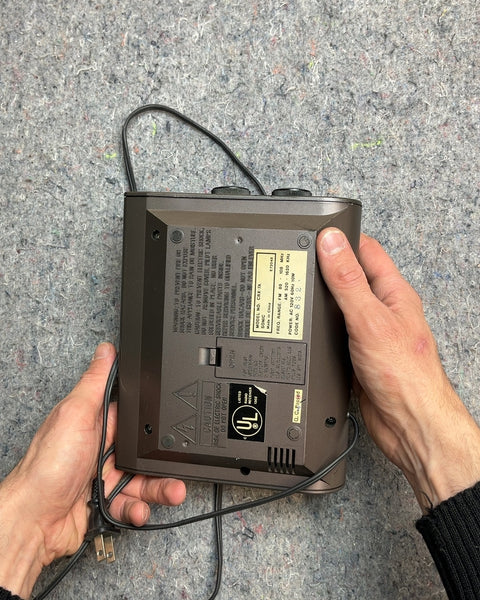 Vintage Sonic FM AM Clock Radio DR77
