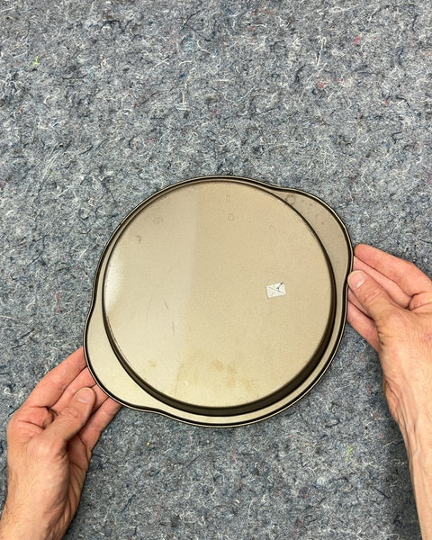 Round Nonstick Baking Pan, 9"