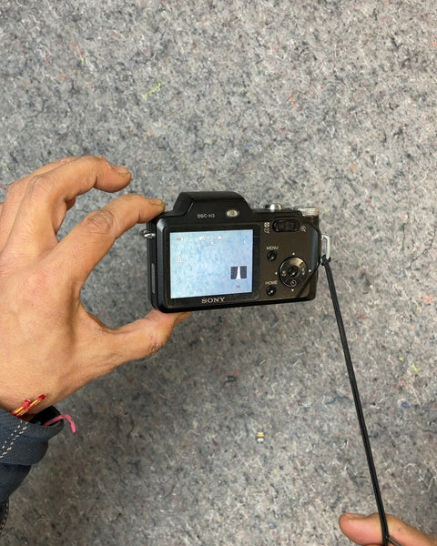 Sony Cyber-shot Digital Camera, Turns On But Needs Charger For The Battery