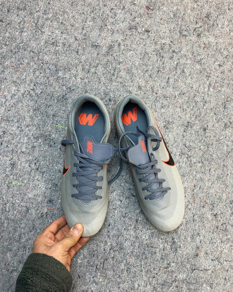 Nike Mercurial Vapors, Sz 7 M US or 40 EU