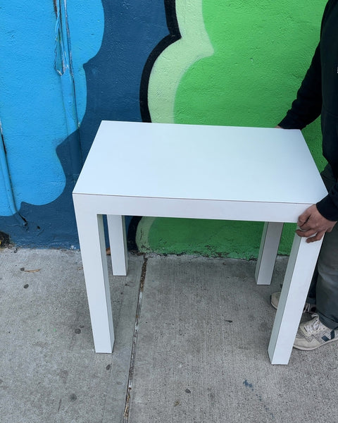 Cool White Parsons-style Wood Table, W30xD20xH30"