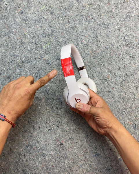 Beats Solo3 Wireless Headphones with a Kink