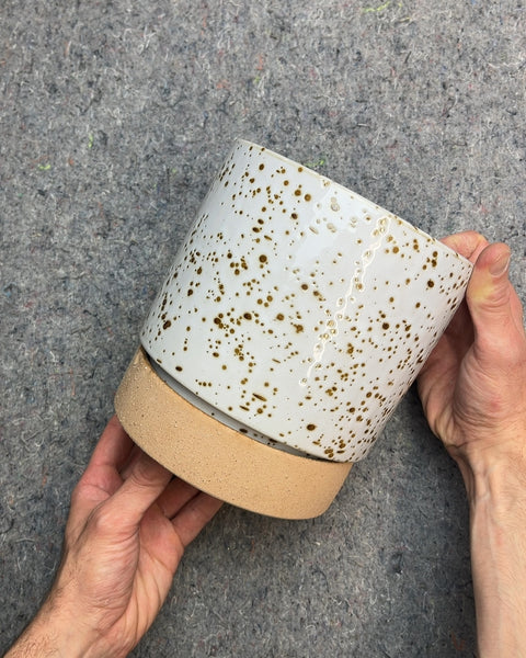 Very Pretty White Ceramic Briar Pot Planter With A Speckled Finish, W7"