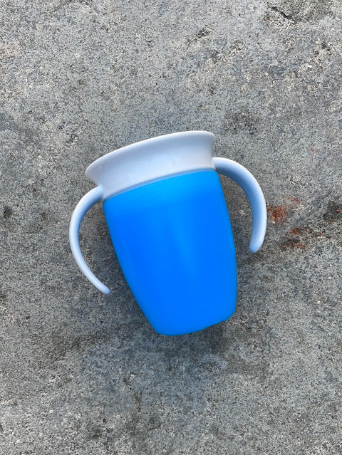 Adorable 7oz Munchkin Sippy Cup