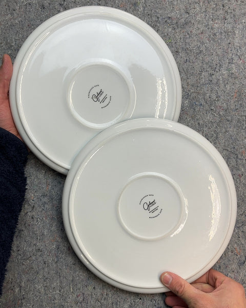 Two Cool Gibson Home Black Rimmed Dinner Plates