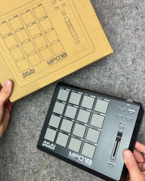 AKAI Professional MPD18 Compact Pad Controller, Needs Power Cable
