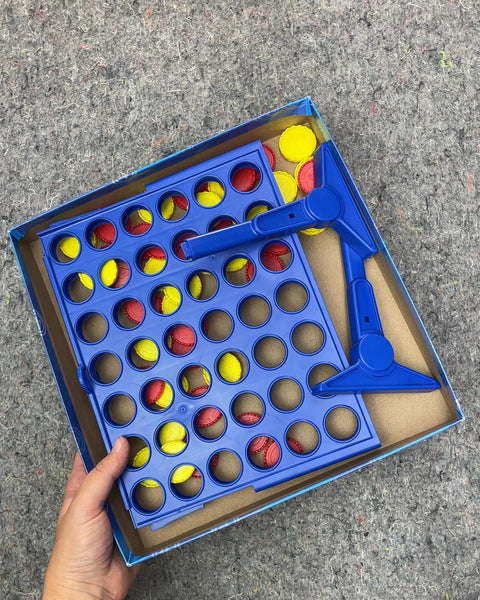 Hasbro Gaming The Classic Game of Connect 4
