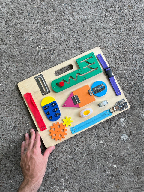 A Board To Keep Your Toddler Busy For 5mn