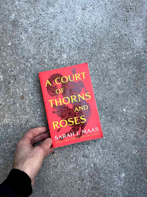 A Court of Thorns and Roses By Sarah J. Maas