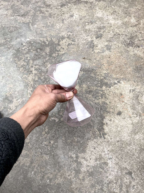 A Memphis-style Hourglass