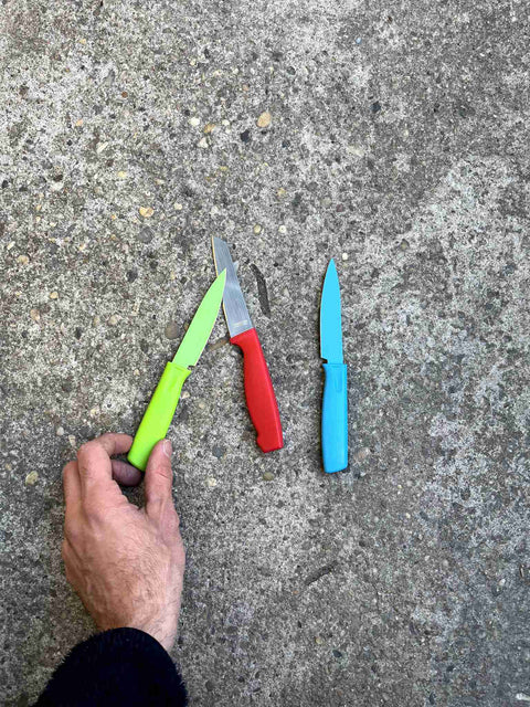 A Set Of Kitchen Knives To Cut Garlic & Onions