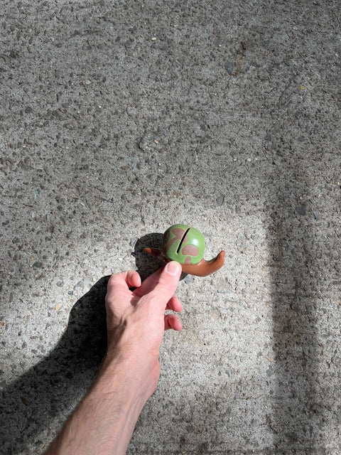 A Snail To Hold A Card