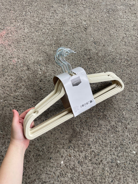 AmazonBasics Velvet Clothes Hangers