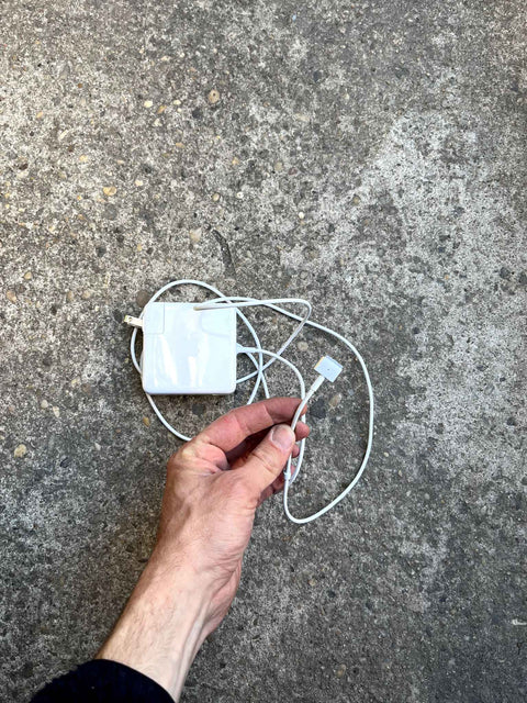Apple MacSafe 2 85W Macbook Charger