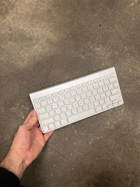 Apple Magic Wireless Keyboard, Battery Powered