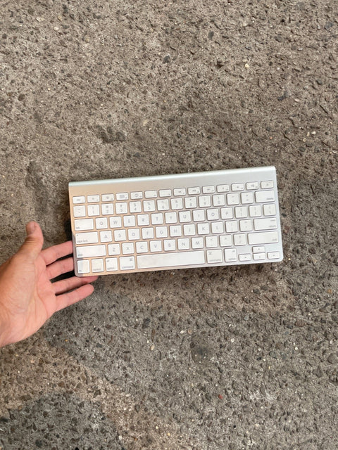 Apple Wireless Keyboard A1314