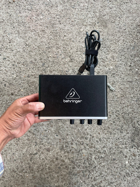 Behringer Audio Interface, Powers On