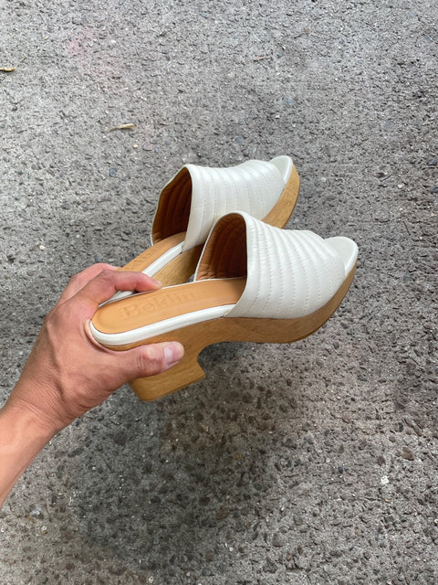 Beklina White Quilted Mules, Sz 9.5f