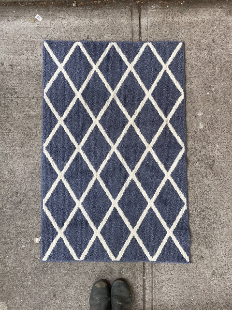 Bigass Diamond Patterned Bath Mat, 30x48”