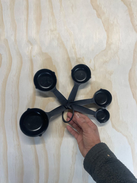 Black Measuring Cups