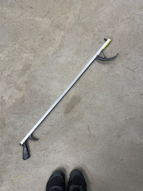 Bodega Toilet Paper Grabber Tool