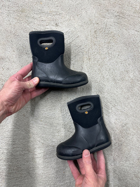 Bogs Baby Classic Winter Boots, Size US 8 or EU 24