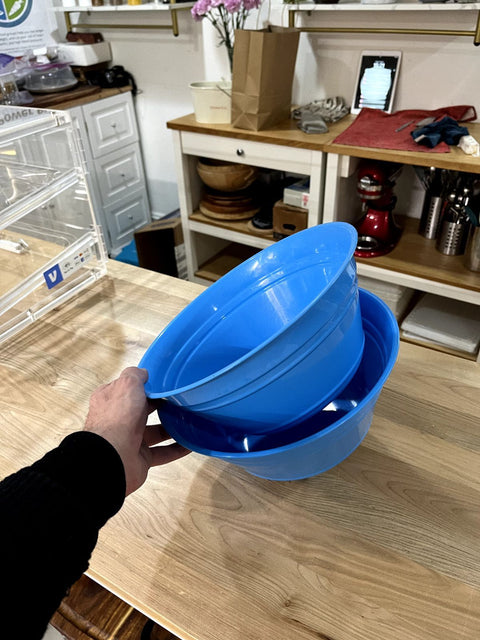 Bright Blue Nesting Plastic Mixing Bowls