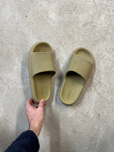 Bronax Pillow Slides, Size 44-45