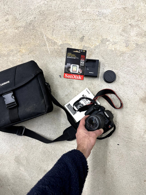 Canon EOS Rebel XS Digital SLR Camera Kit, Works!