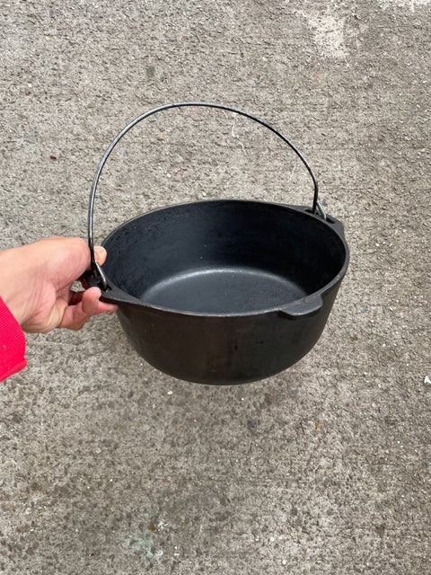 Cast Iron Camping Dutch Oven
