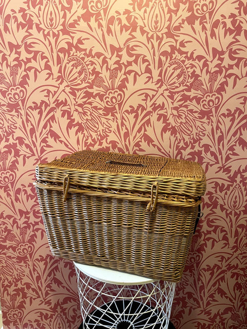 Very Nice Classic Wicker Picnic Basket