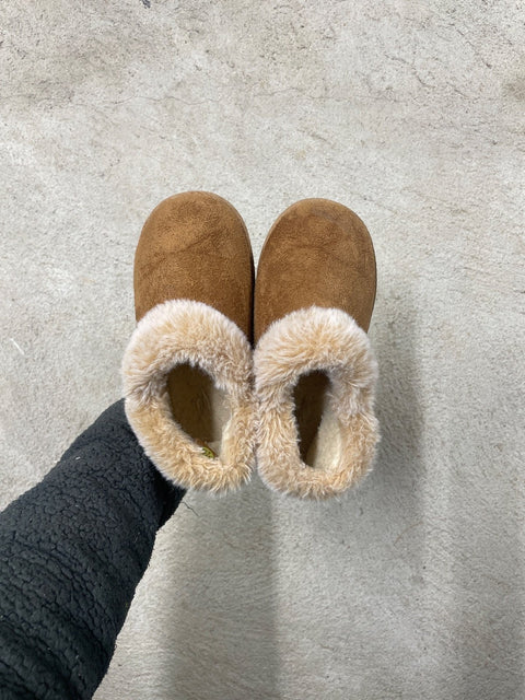 Cozy Suede-Like Slippers, Sz 10 Kids