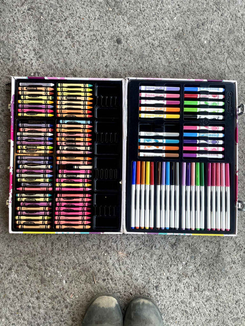 Crayola Art Supplies Set