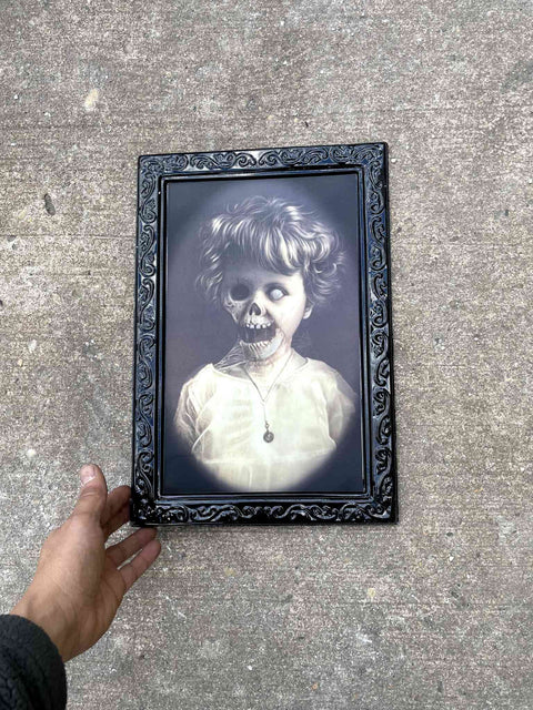 Creepy Child Portrait That Changes