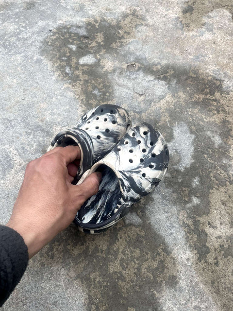 Crocs in Snow Camo, Sz C 8