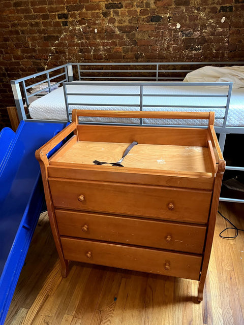 DaVinci Emily 3 Drawer Changing Table, W36xD19xH41"