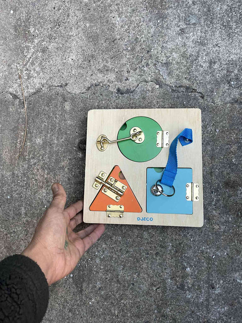 Djeco Shape Lock Board