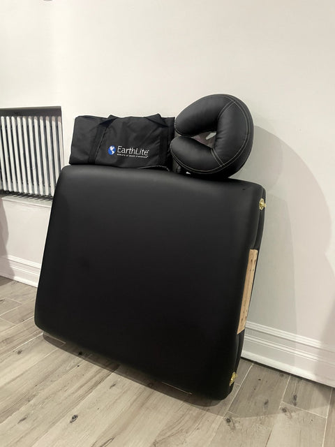 EarthLite Massage Table In Great Condition