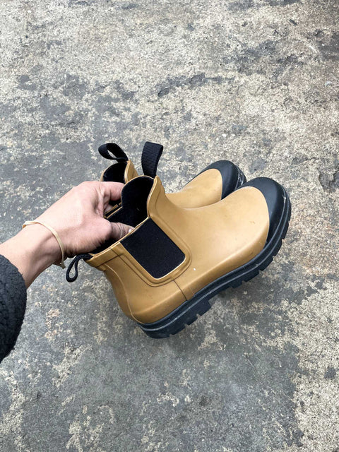 Everlane Waterproof Chelsea Boots, Sz F 7z
