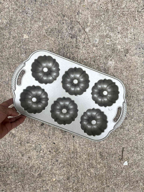 Floral Bundt Cake Pan