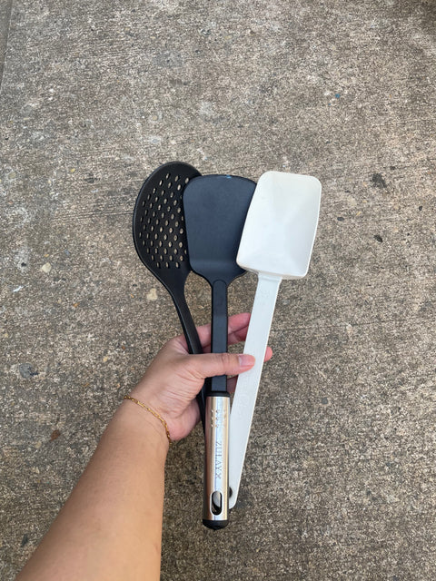 A Flipping Cooking Utensil Set