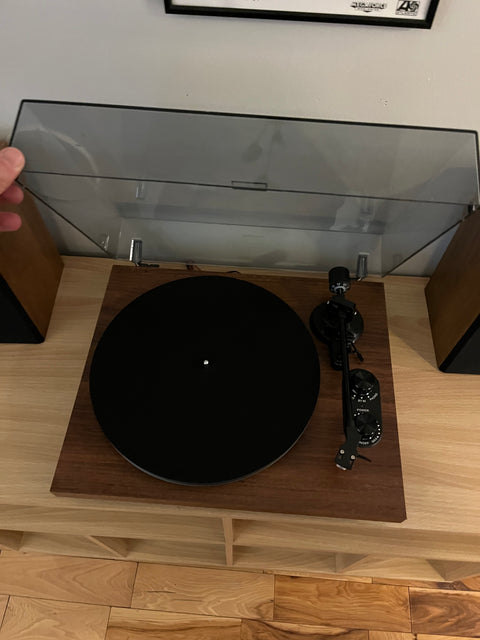 Turntable And Bookshelf Speakers Set