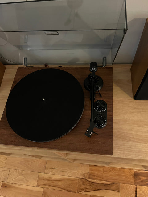 Turntable And Bookshelf Speakers Set
