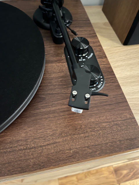 Turntable And Bookshelf Speakers Set