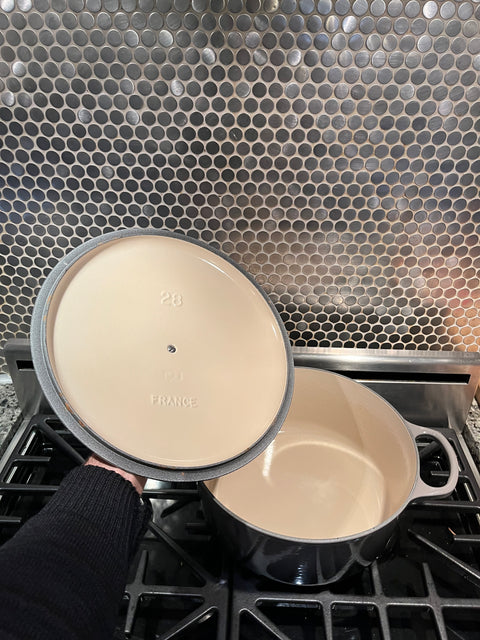 Brand New Le Creuset Dutch Oven, Size 28 or 7.25 Qt