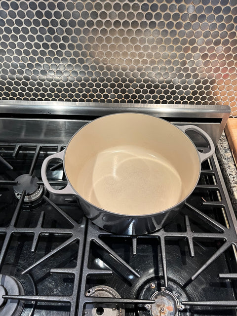 Brand New Le Creuset Dutch Oven, Size 30 or 9 Qt