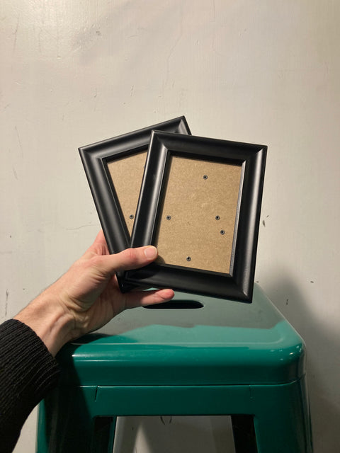 2 Black Frames