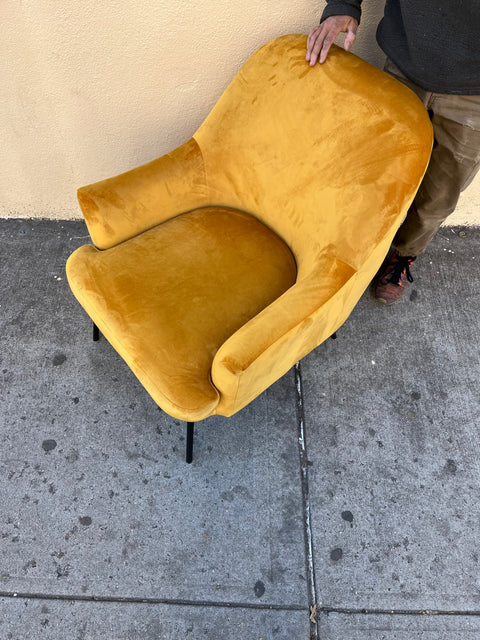 Cozy Mustard Velvet Accent Chair