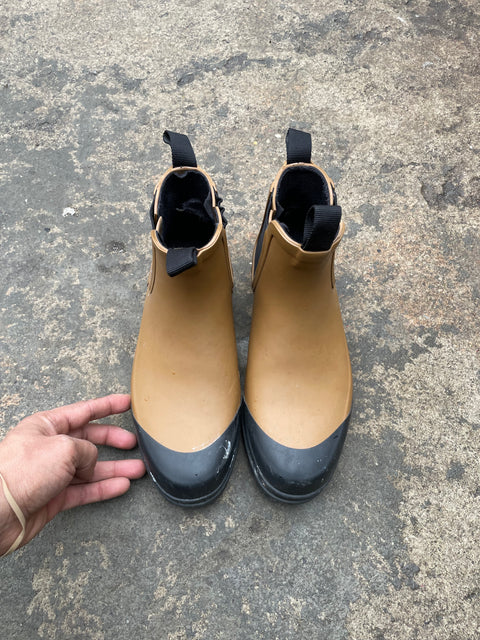 Everlane Waterproof Chelsea Boots, Sz F 7z